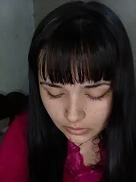 Luu_19 stripchat live cam model