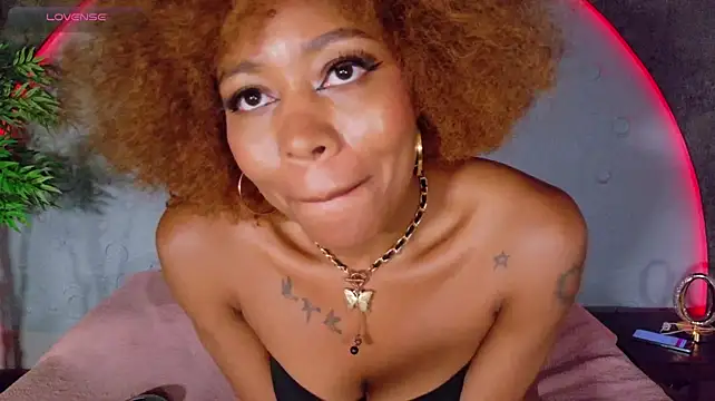 Shanelsmith stripchat live cam model