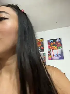 HollyAngel2 stripchat live cam model