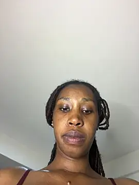 Lilshawrie22 stripchat live cam model