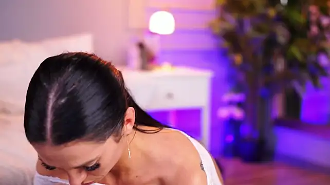 EllyLynne stripchat live cam model
