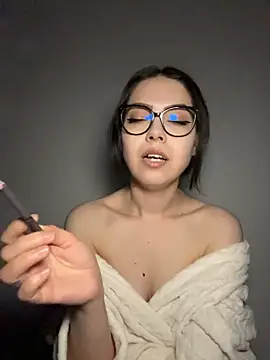 KaylaLewyss stripchat live cam model