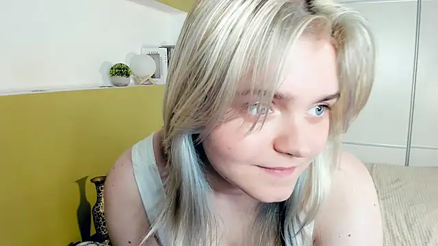 JannRoary stripchat live cam model