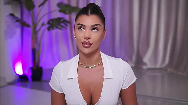 NatyDesiree stripchat live cam model