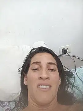 Vikyhot27 stripchat live cam model