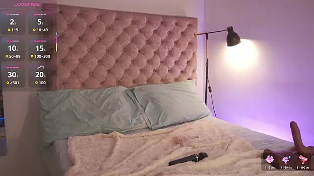 sarawinstone stripchat live cam model
