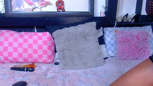 YoungBarbiexx stripchat live cam model
