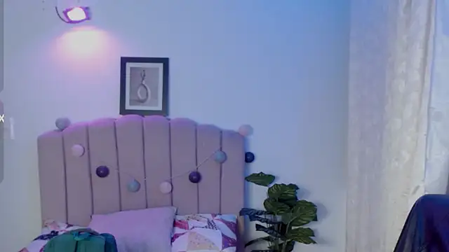Victoria-Moon stripchat live cam model