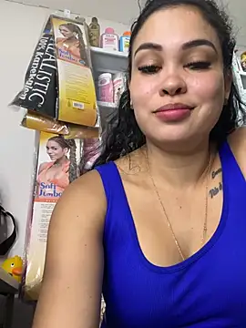 FOX_LATINA stripchat live cam model