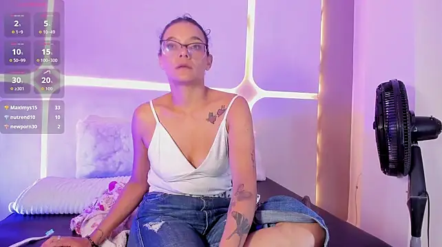LunaArias stripchat live cam model