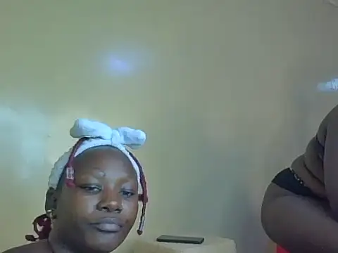 Prettydotinee stripchat live cam model