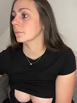 Loella-Rose stripchat live cam model