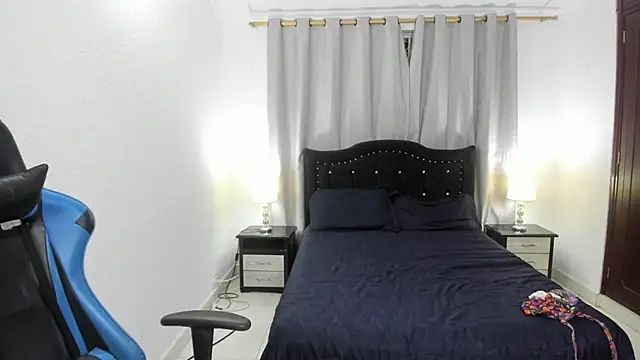 Debora_brown stripchat live cam model