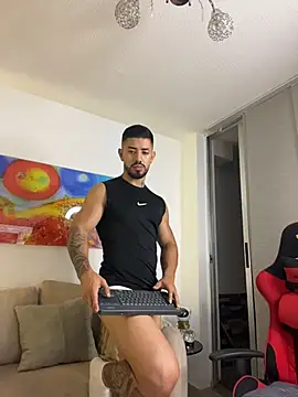 Ezzio_Scolaro stripchat live cam model