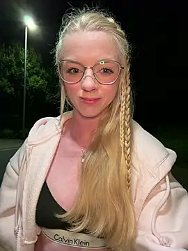 LinaLeana stripchat live cam model