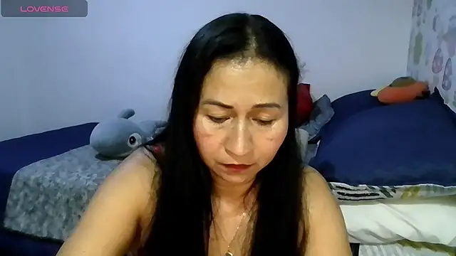 Tyna_b stripchat live cam model