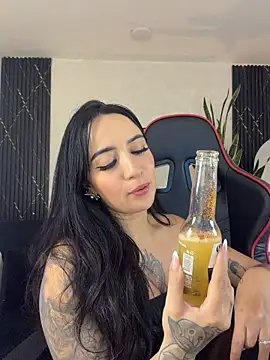 EmmyEvans1 stripchat live cam model