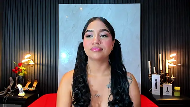 MiaWolton stripchat live cam model