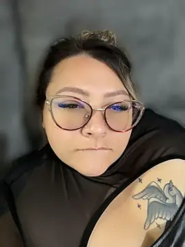 Kharla_Marin stripchat live cam model