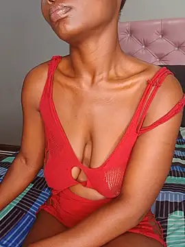 Tyra_Bangs stripchat live cam model