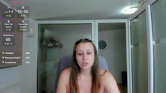 Aryanette stripchat live cam model