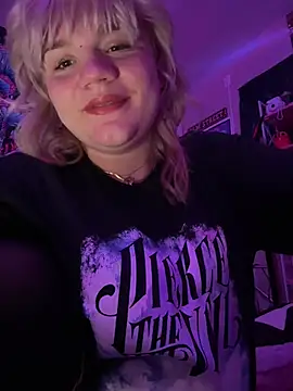 Cutiepiespanks stripchat live cam model