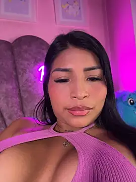 Pocahontascute_33 stripchat live cam model