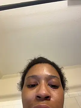 YeahhhitsBreezy stripchat live cam model