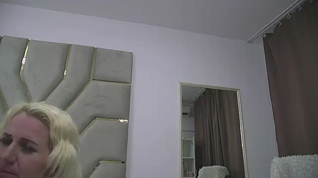 LucyBart stripchat live cam model