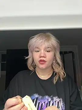 Cutiepiespanks stripchat live cam model