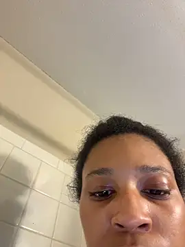 YeahhhitsBreezy stripchat live cam model