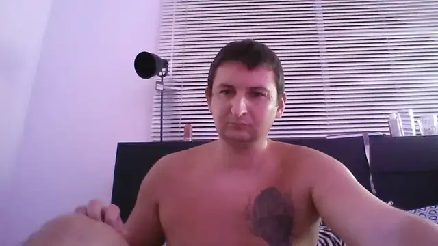 LeoKingstone stripchat live cam model