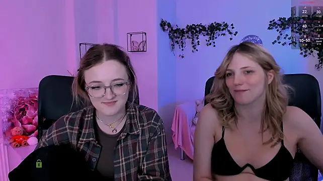 luna_berryy stripchat live cam model