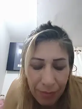 cielo-rojo stripchat live cam model