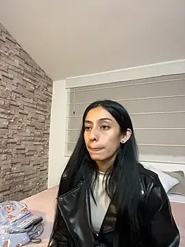 Lucyjoi stripchat live cam model