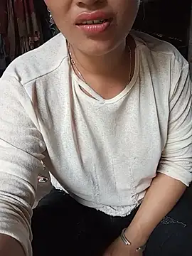 Ama-ra stripchat live cam model