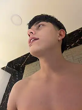 Lander_Cruz stripchat live cam model
