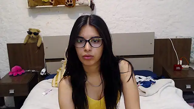Brilenn stripchat live cam model