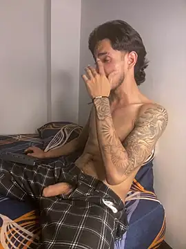 Kriss_Edwards stripchat live cam model