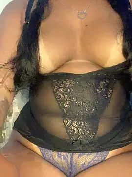 momopretinha stripchat live cam model