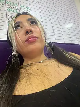 ManuelaVeeleez stripchat live cam model