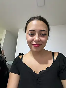 seraphine23 stripchat live cam model