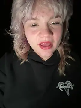 Cutiepiespanks stripchat live cam model