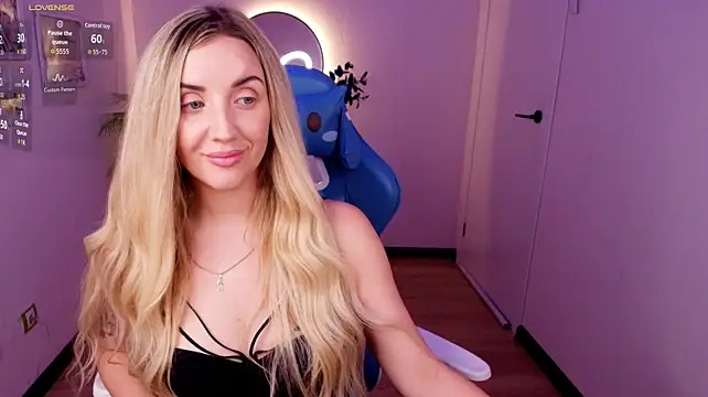 White_F0x stripchat live cam model