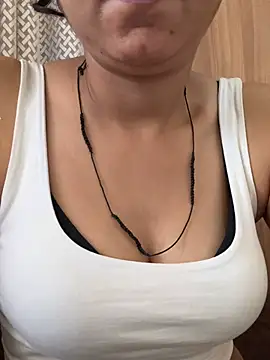 Loviiie stripchat live cam model