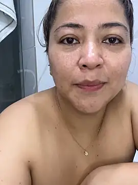 Majo5 stripchat live cam model