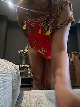 Elvira75 stripchat live cam model