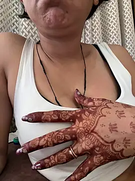 Loviiie stripchat live cam model