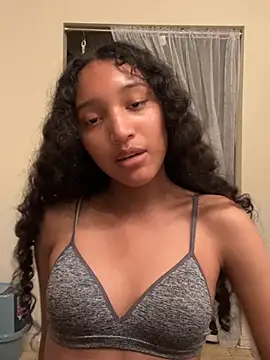 RoseNoirrrrr stripchat live cam model
