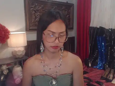 Nathalieheartt stripchat live cam model